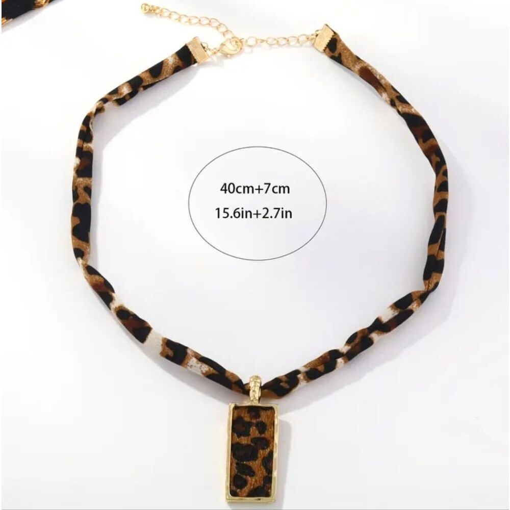 Leopard Rectangle Cloth Necklace - Picture 2 of 6